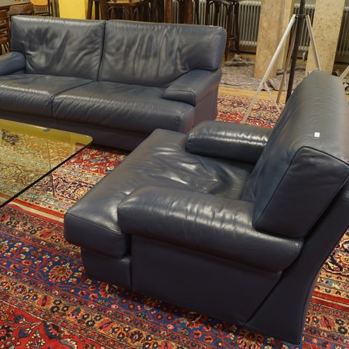 Null Cassina 2,5-Sitzer Donegal Sofa und Sessel, entworfen von Vico Magistretti.&hellip;