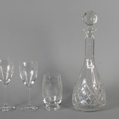 Null 水晶饮品套装，刻字，包括10个水杯，高13厘米，6个红酒杯，高19厘米，2个白酒杯，高18厘米，有些缺口+水杯，高36厘米（19x）。