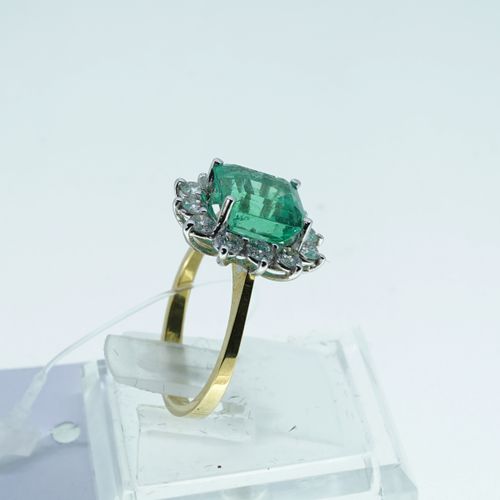 Null Bicolour gold ring, 18 krt, set with brilliant cut diamonds and emerald cut&hellip;