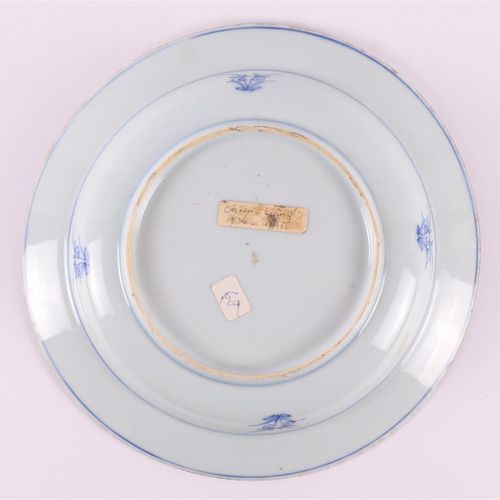 Null Un piatto in porcellana blu e bianca, Cina, Qianlong XVIII secolo.