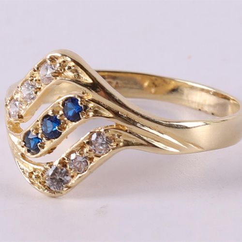 Null A 14 kt 585/1000 gold women's ring, set with blue sapphires and zirconia.