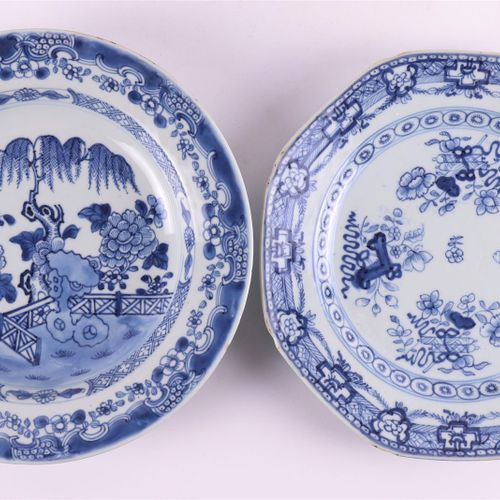 Null Vier verschiedene blau/weiße Porzellanteller, China, Qianlong, 2. Hälfte 18&hellip;