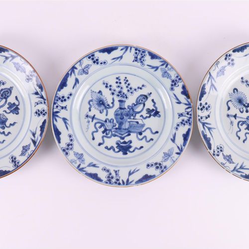 Null Three blue / white porcelain plates with capucine rim, China, Qianlong 18th&hellip;