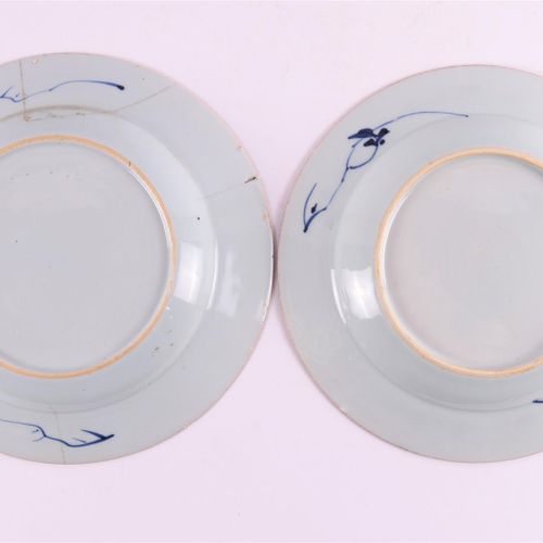 Null Cuatro platos diversos de porcelana azul y blanca, China, Qianlong, 2ª mita&hellip;