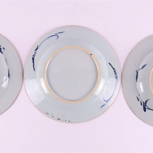 Null Three blue / white porcelain plates with capucine rim, China, Qianlong 18th&hellip;