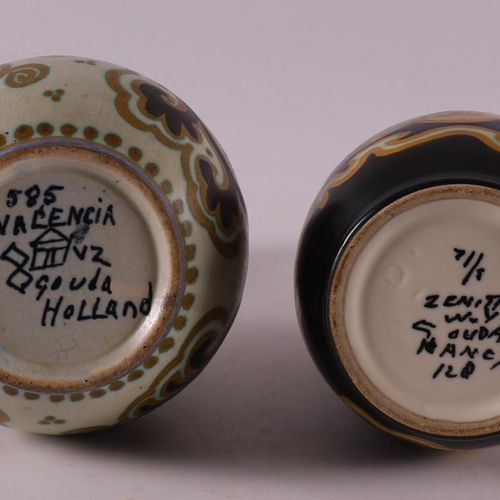 Null Vaso di zucca in ceramica, 1930 ca. Decoro floreale policromo "Plata", marc&hellip;