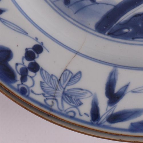 Null Un ensemble de trois assiettes assorties en porcelaine bleu/blanc, Chine, Q&hellip;