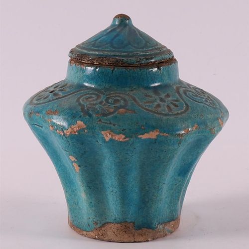 Null A turquoise glazed, lobed and lobed stoneware lidded pot, South China, Ming&hellip;