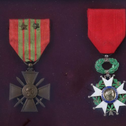 Null Cadre de six médailles composé de :



 Croix de guerre,

 Ordre de la Légi&hellip;