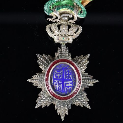 Null Ordre du Dragon d'Annam Chevalier.

En argent.

Email grand feu (centres re&hellip;