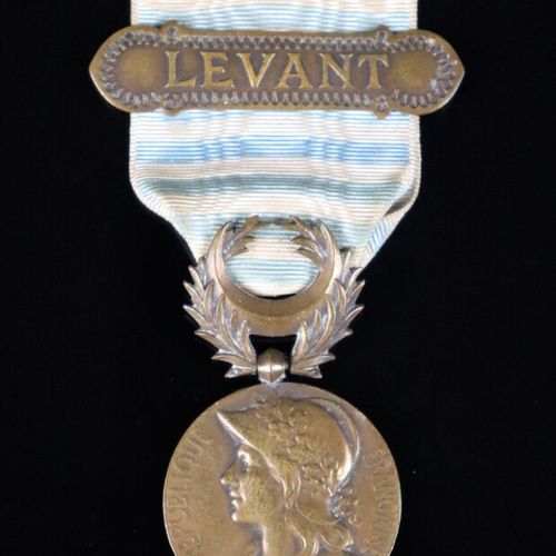 Null Médaille du levant.

Module en bronze de 30 mm signé Georges Lemaire.

Agra&hellip;