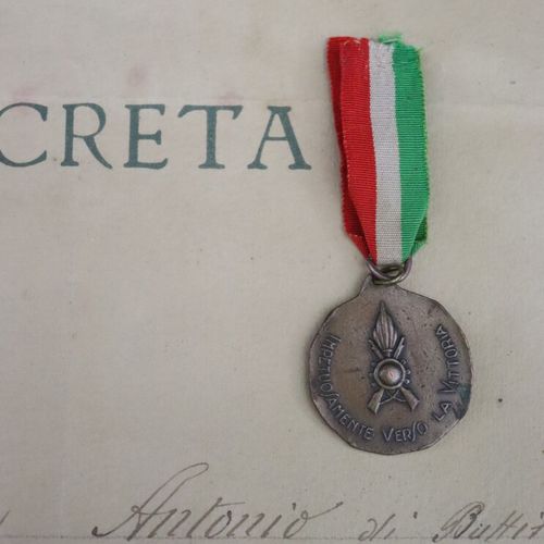 Null Diplôme et médaille de la grande guerre en Italie

 Diplôme Jauni, traces d&hellip;