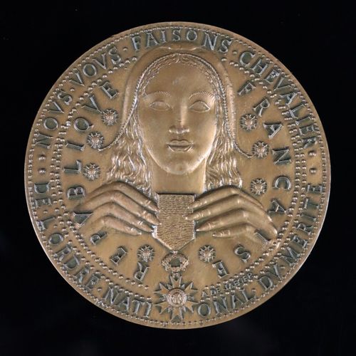 Null Ordre national du Mérite, médaille de table.

Module de 73 mm

Poids 187 gr&hellip;