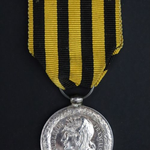 Null Médaille de l'expédition du Dahomey en 1892.

Module en argent de 30 mm.

M&hellip;