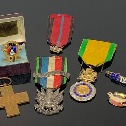 Null Ensemble de trois décorations :

Médaille des vétérans 1870-1871.

Médaille&hellip;