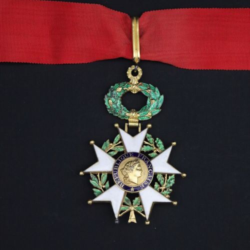Null 
Commandeur Ordre de la Légion d'honneur IVème République dans son écrin.

&hellip;