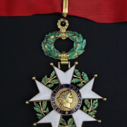 Null 
Commandeur Ordre de la Légion d'honneur IVème République dans son écrin.

&hellip;