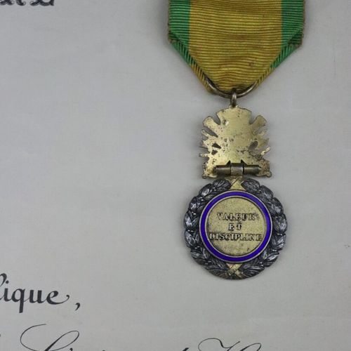 Null Diplôme de la médaille militaire avec médaille et écrin :

 Diplôme sur pap&hellip;