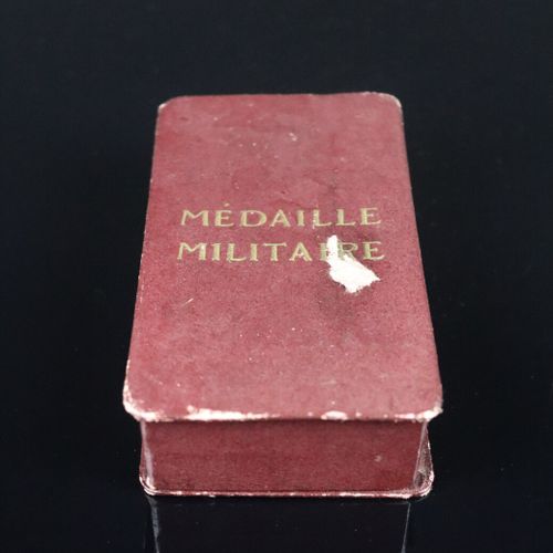 Null Médaille militaire IVème République.

Bronze doré émaillé.

Ruban d'origine