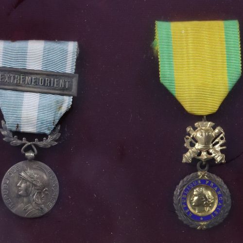 Null Cadre de six médailles composé de :



 Croix de guerre,

 Ordre de la Légi&hellip;