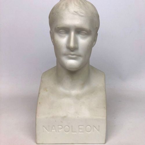 Null Antonio CANOVA (1757-1822), d'après. 

Buste de l'empereur Napoléon Ier.
&hellip;