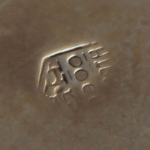 Saladier quadripode polylobé en argent 900°/°° à frise en relief de rocailles, p&hellip;