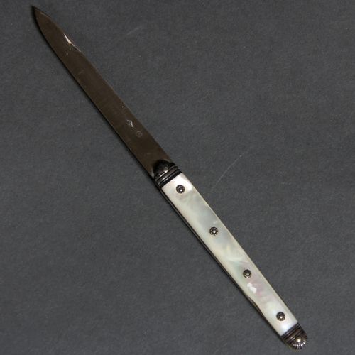 Couteau manche à plaquettes de nacre à double lames pliantes, l'une en acier mar&hellip;
