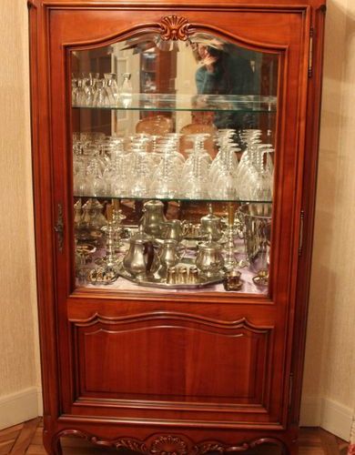 Null Vitrine en merisier à une porte de style Louis XV H : 168, L : 92, P : 42 c&hellip;