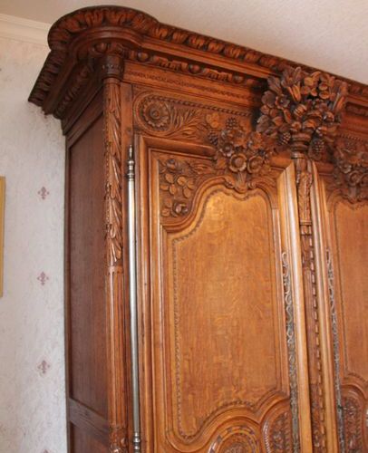 Null Armoire de mariage en bois naturel Normandie ouvrant à deux portes sculpté &hellip;