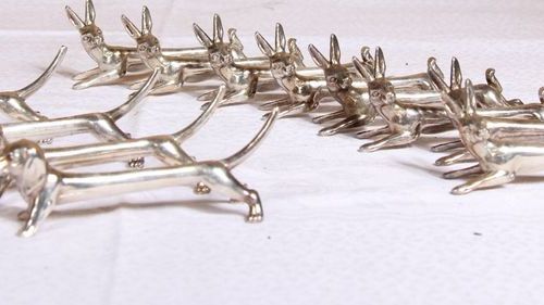 Null Douze porte-couteaux en métal argenté en forme de lapin et chien
