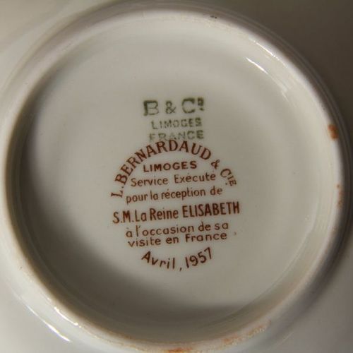 Null BERNARDAUD Limoges Six tasses et sous-tasses en porcelaine blanche et doré &hellip;