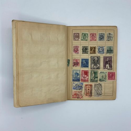 Timbres, 
Album illustré de timbres poste 
Maison Arthur Maury 6 Boulevard Montm&hellip;