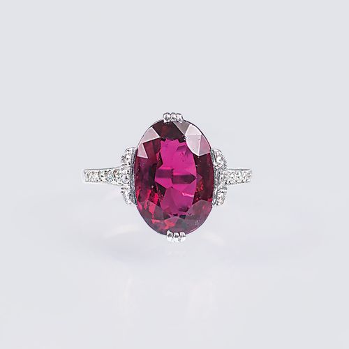 An Art-déco Rubellit Diamond Ring. Intorno al 1920. Platino. Il rubellite colora&hellip;