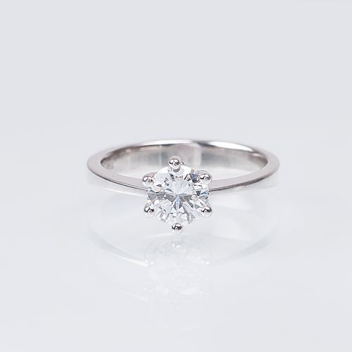 A Rare White Solitaire Diamond Ring. 18 kt. Weißgold, gemarkt, MM: "f", Faatz. I&hellip;