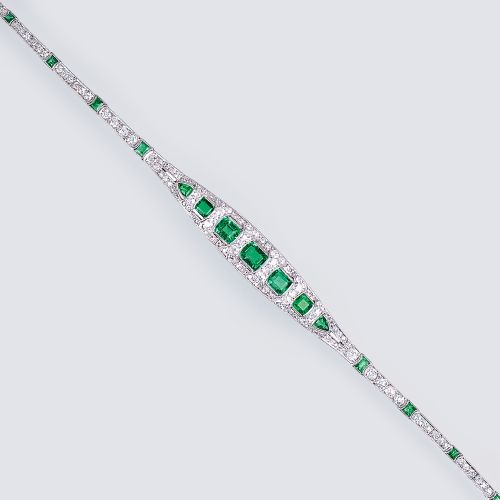 A highquality Art-déco Emerald Diamond Bracelet. 1920年左右。铂金。在Millegriffes中镶嵌了17颗&hellip;