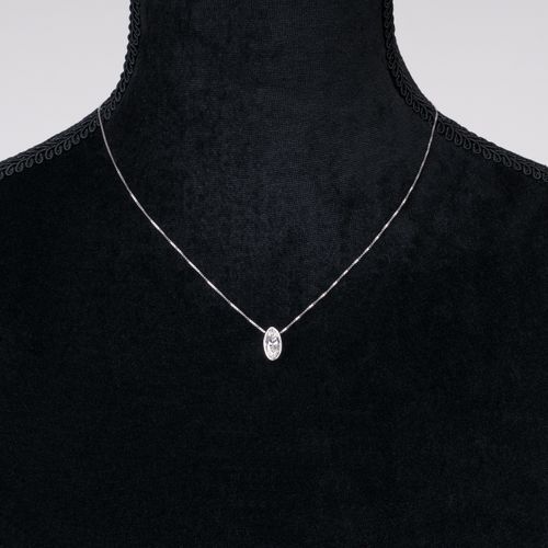 A Solitaire Diamond Pendant in Marquise-Cut. Or blanc 18 ct., rhodié. La fine di&hellip;