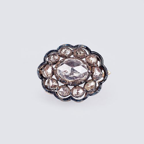 An antique small Diamond Brooche. 19th cent. 14 ct. Roségold with silver. The ov&hellip;