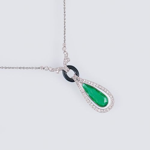 A fine Art-déco Emerald Diamond Necklace. 1925年左右。铂金配黄金。梨形切割的彩色精细祖母绿，约1.25克拉。(约1&hellip;