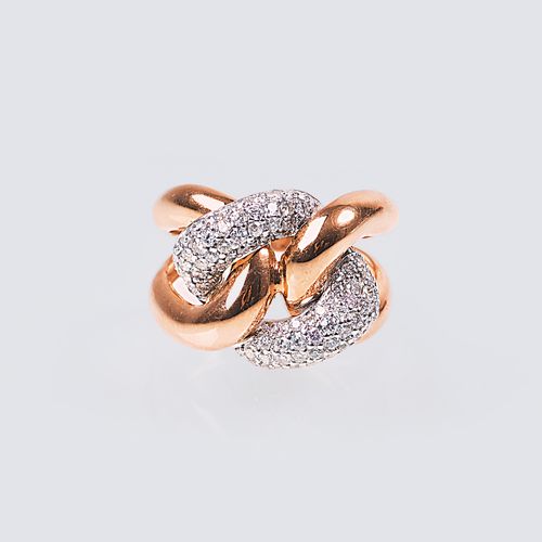 A Roségold Ring with Diamonds. 18克拉玫瑰金配白金，有标记。前面有87个密镶的圆形明亮式切割钻石，在白金上共约1克拉。白色(H)&hellip;