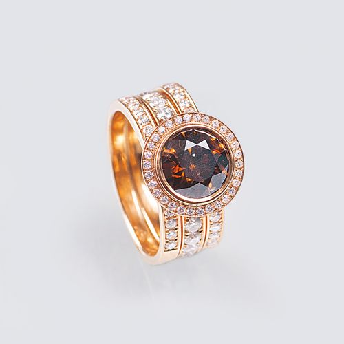 A Fancy Diamond Solitaire Ring with Diamonds. 18 ct. Red gold, marked. The Fancy&hellip;