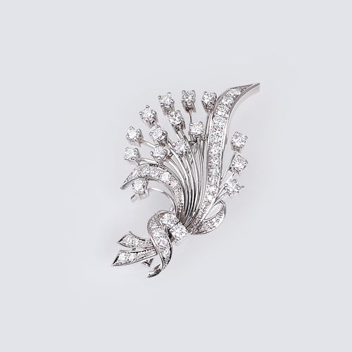 A Vintage Diamond Brooch. Environ 197/80. Or blanc 18 ct., marqué, MM indistinct&hellip;