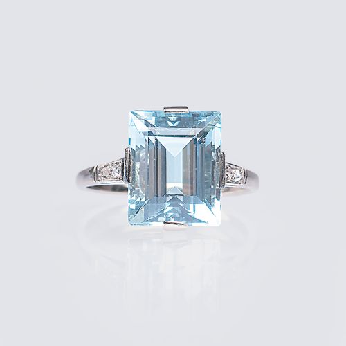 An Art-déco Aquamarine Ring with Rosecut Diamonds. Around 1920. 14 ct. White gol&hellip;