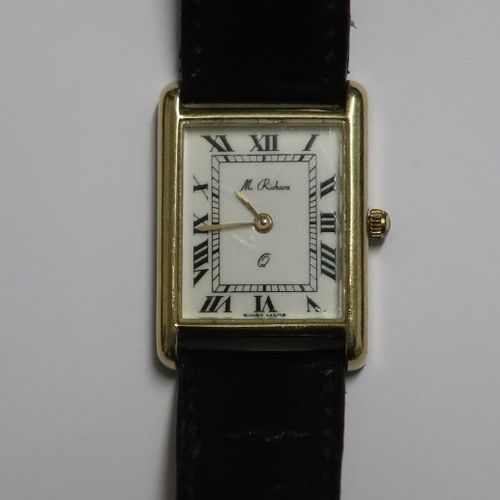 Null M.Richarz品牌的女士腕表，585黄金表壳和750黄金表扣，毛重约15克，配黑色皮表带。