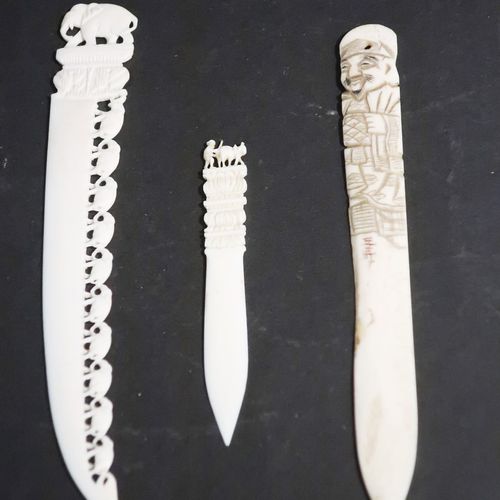 Null 混合型3件开信刀，骨质，可能是东亚的手工艺品，部分有签名，一起。