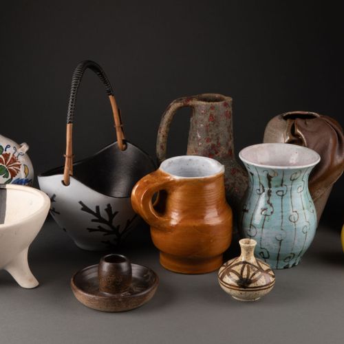 Lots de carafes, vases, coupe, bouteilles et porte bougie (dix pièces). 
Terre c&hellip;