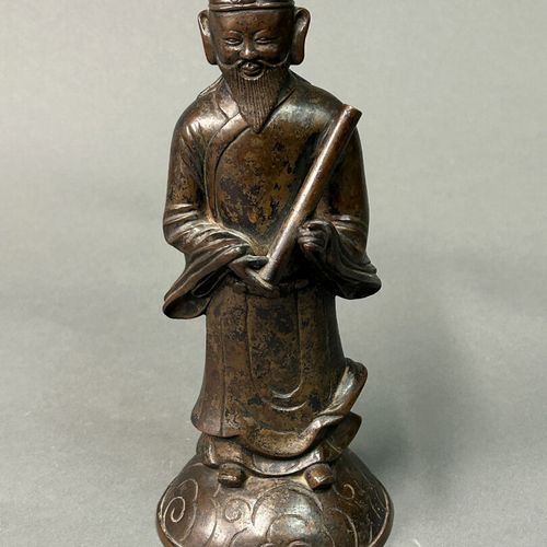 CHINE - Dynastie MING (1368-1644) Immortel debout sur les nuées et tenant dans s&hellip;
