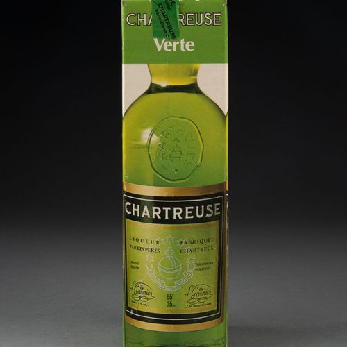 CHARTREUSE Une bouteille de CHARTREUSE verte - 35 cl 
Capsule scellée 
Dans son &hellip;