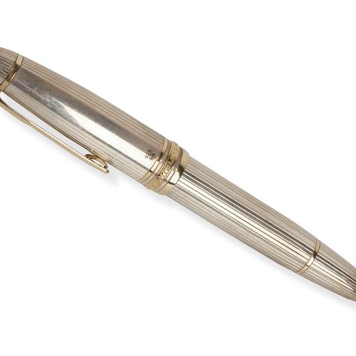 Null Fountain pen


Montblanc


Masterpiece


Silver 925


Feather 18K gold


Le&hellip;