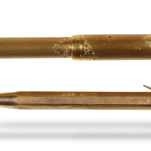 Null Füllfederhalter & Kugelschreiber


Ca. 1920


Vergoldetes Metall


Länge 10&hellip;