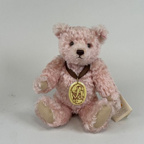 Null STEIFF.
Teddybär aus Plüsch mit seinem Etikett und Label in Medaillon, numm&hellip;